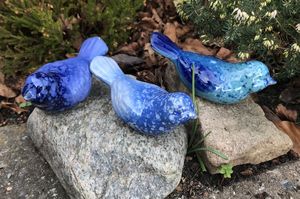 Søde blå fugle i keramik